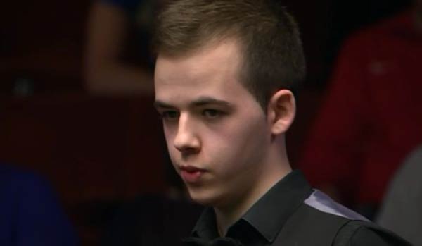 他用一记巧 他用一记巧