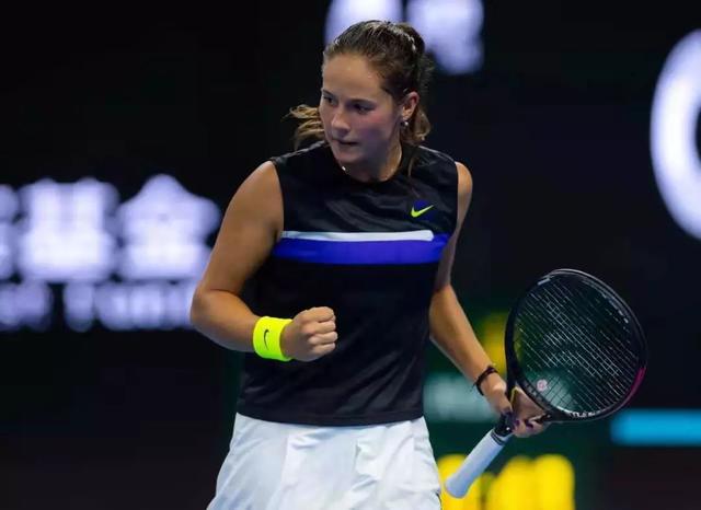 随后通过 随后通过